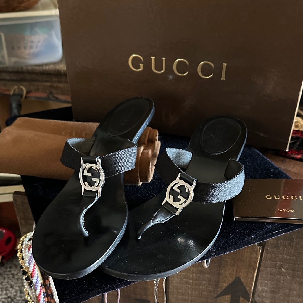 Vintage Gucci Black Leather Sandals W/Silver Logo Detail Oooohlala & Amore!
